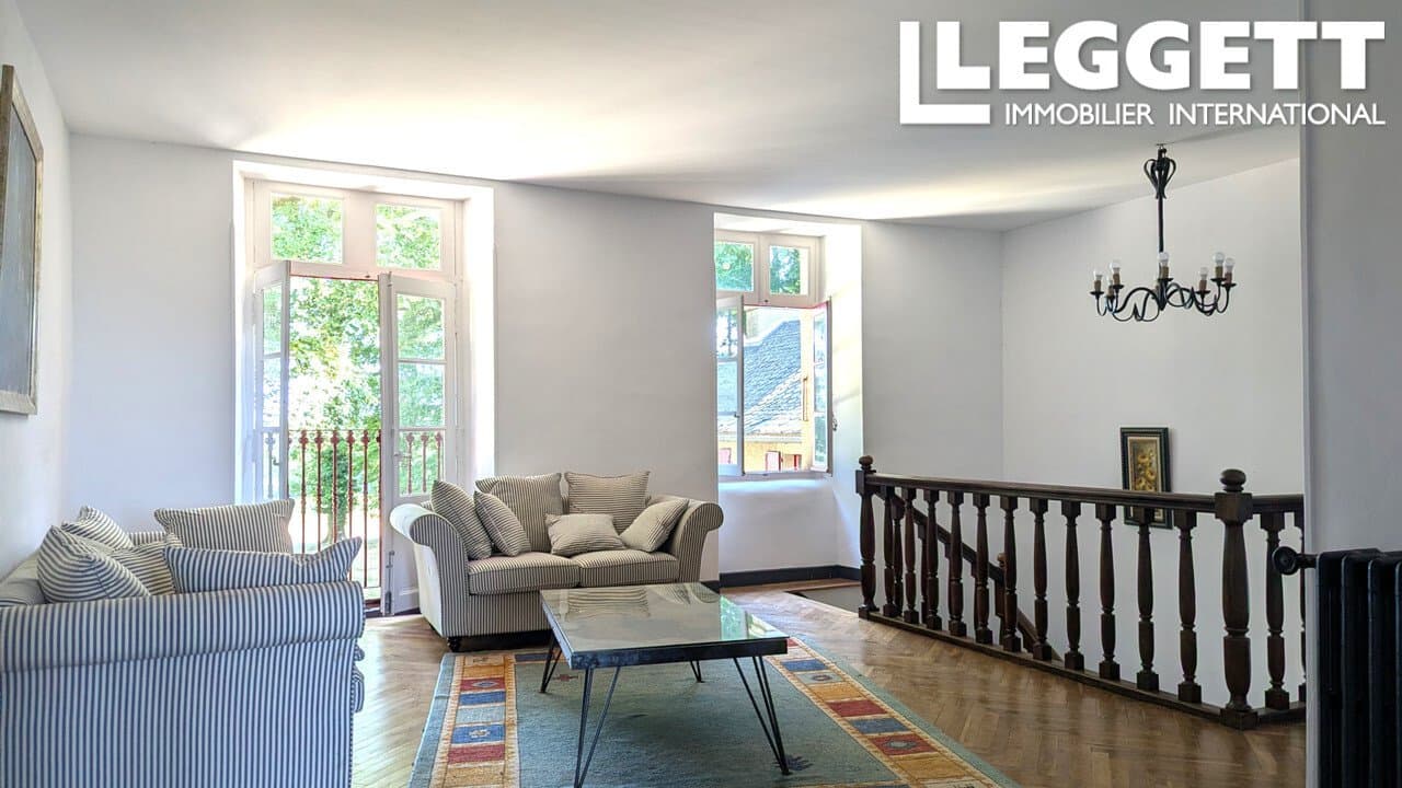 Exceptional Château With 14 Bedrooms Set Within 3 Hectares 5