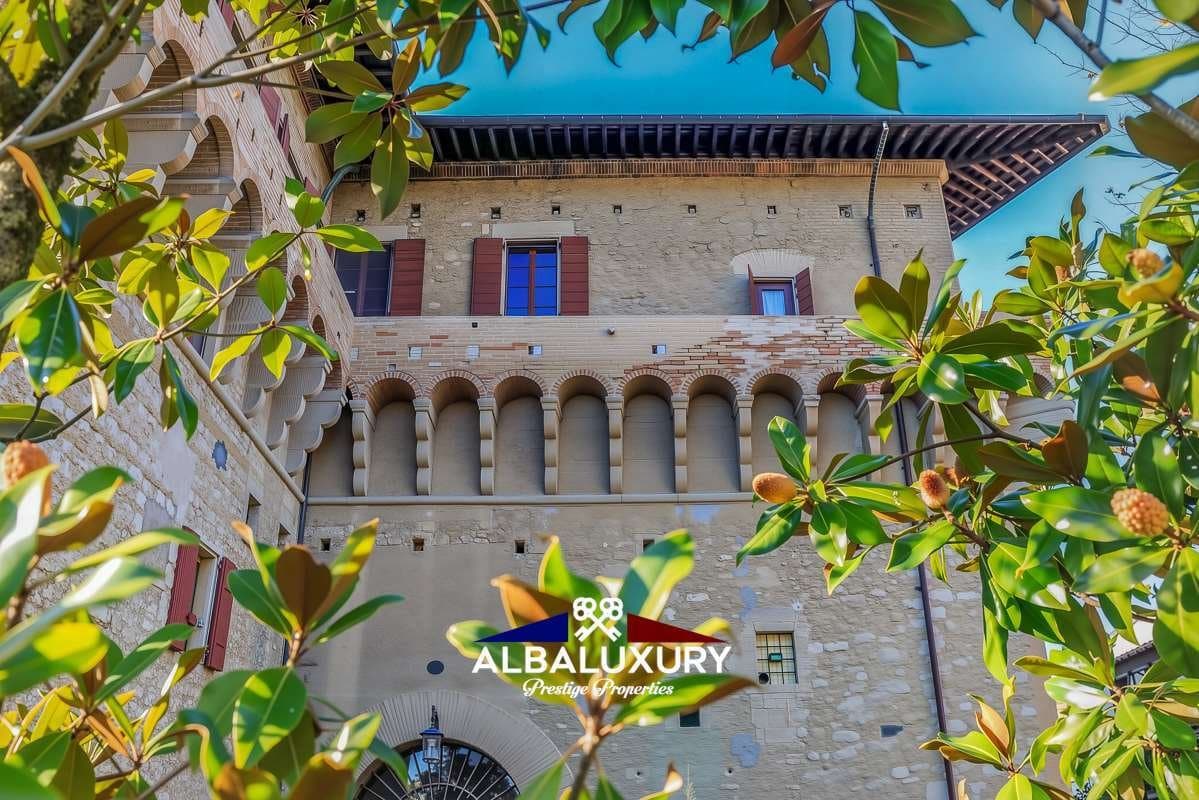 Historic Castle Built in 1564 with Panoramic Terrace and Medici Cellars 5