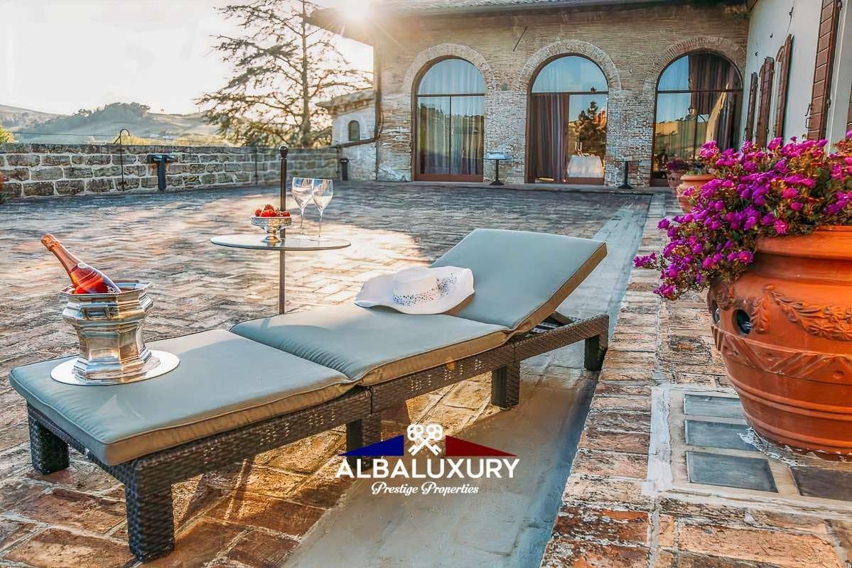 Historic Castle Built in 1564 with Panoramic Terrace and Medici Cellars — in Forlì-Cesena, Italy