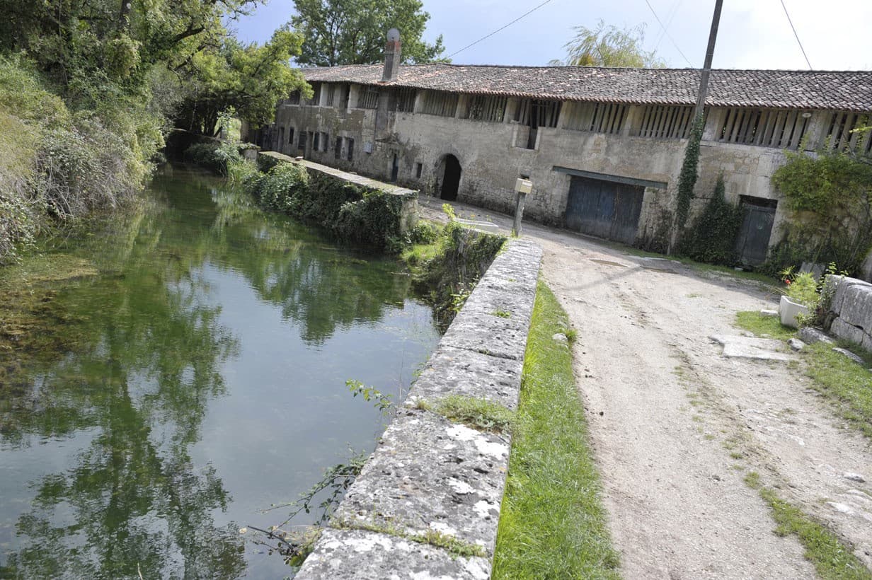Historic Castle with 2 Bedrooms and Terrace 4
