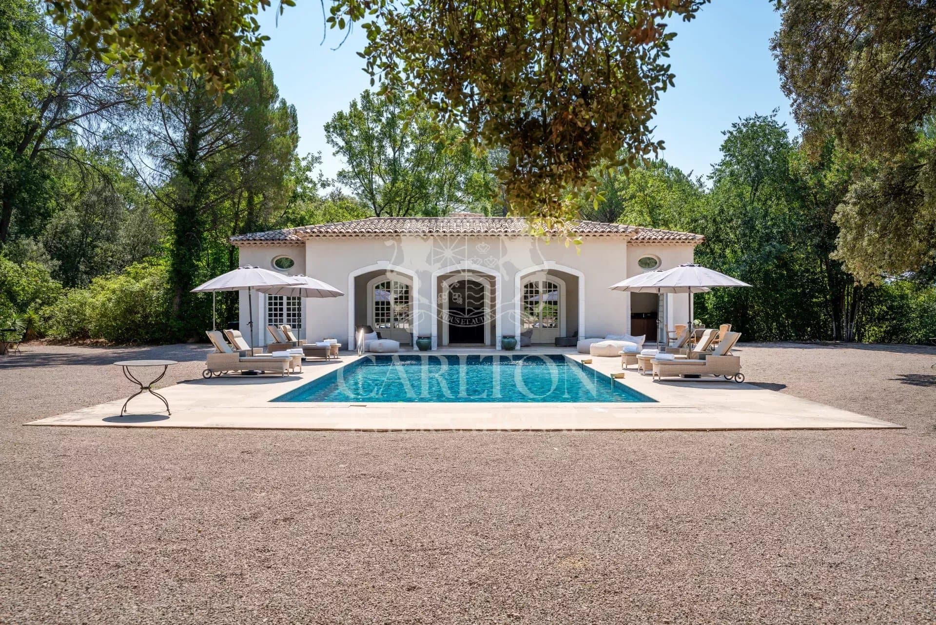 Elegant Château in Provence with Guest House and 13 Hectares of Land 3
