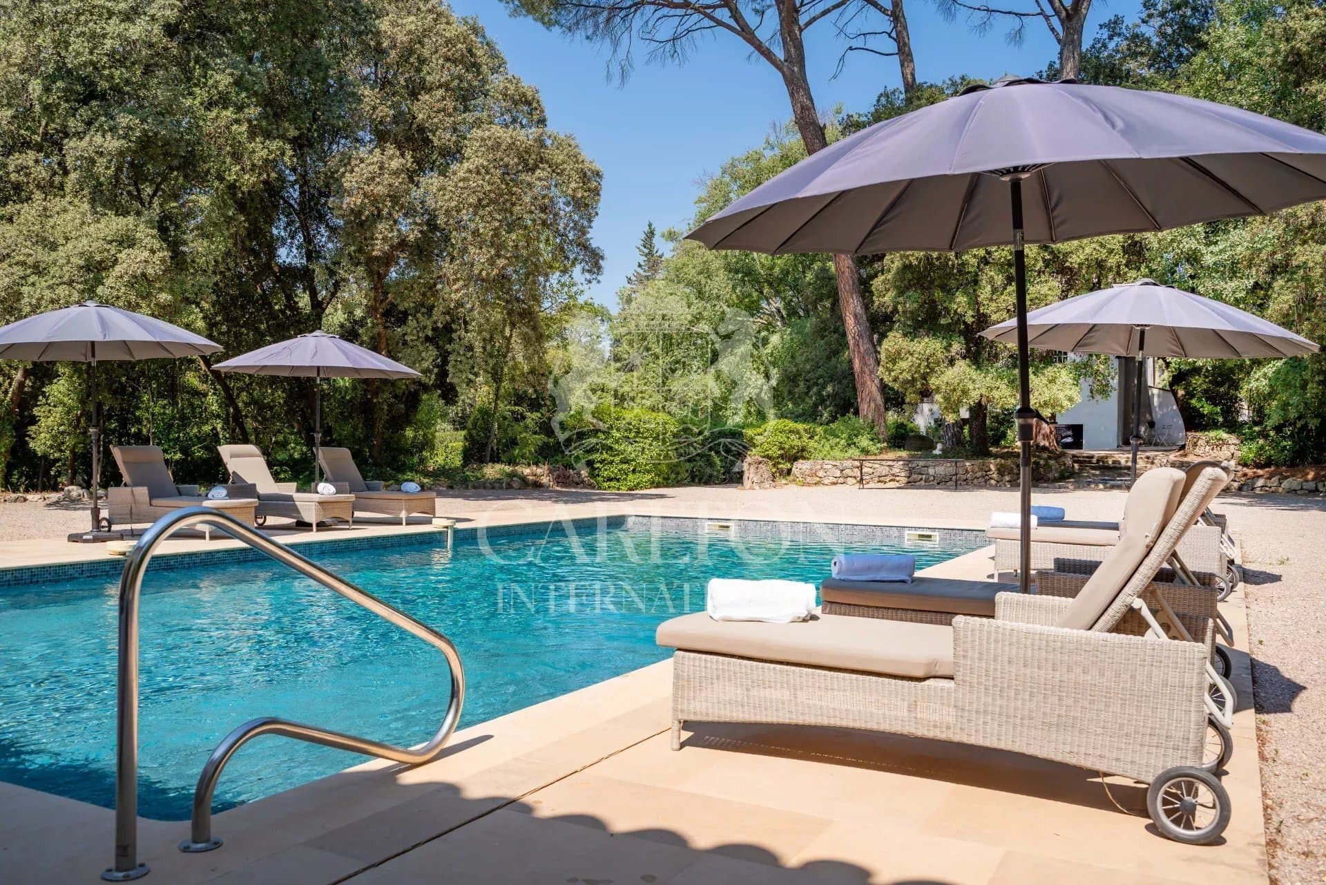 Elegant Château in Provence with Guest House and 13 Hectares of Land 4