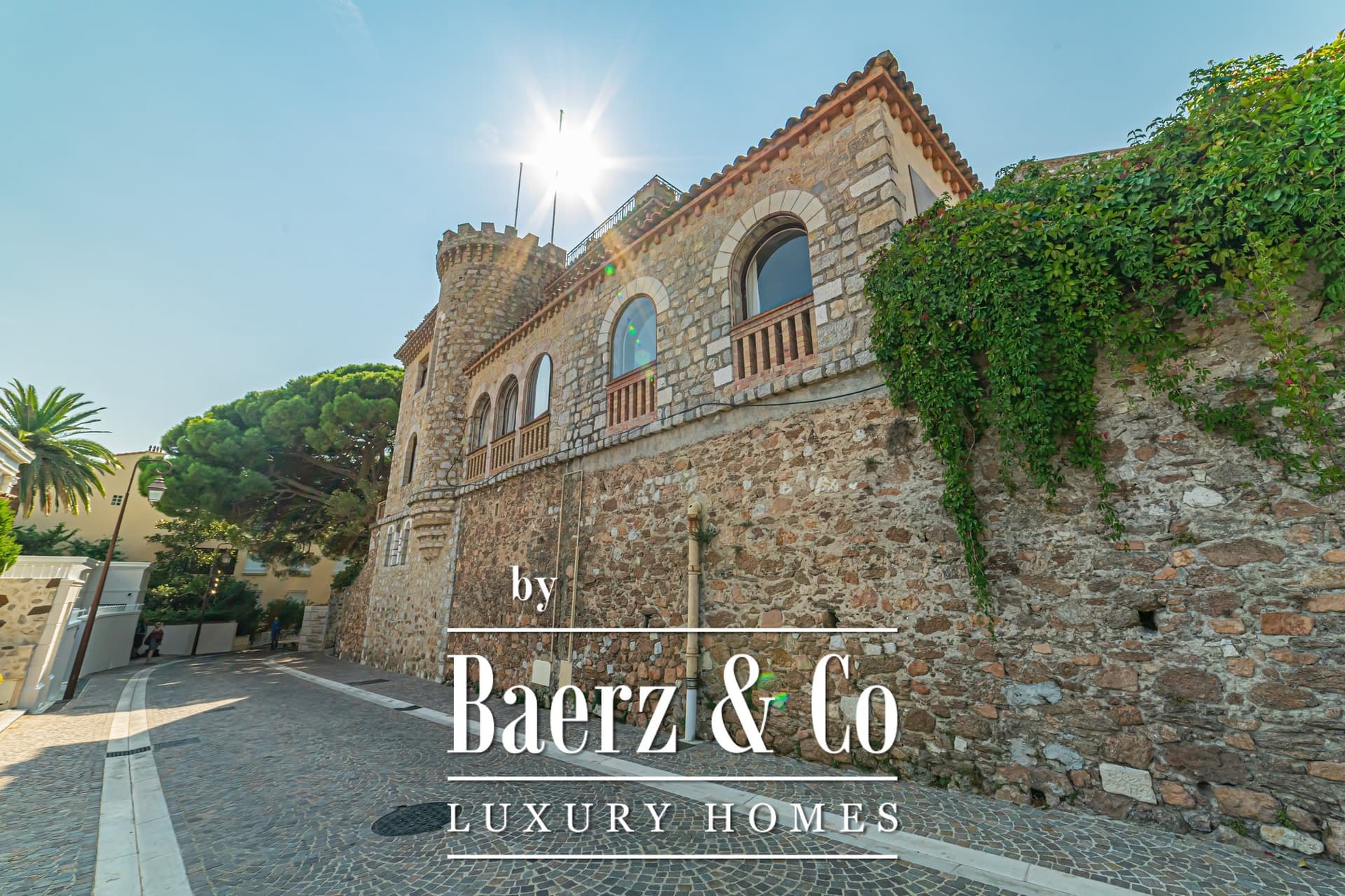 Château Cannes 320.0 Sqm 4 Bedrooms 2