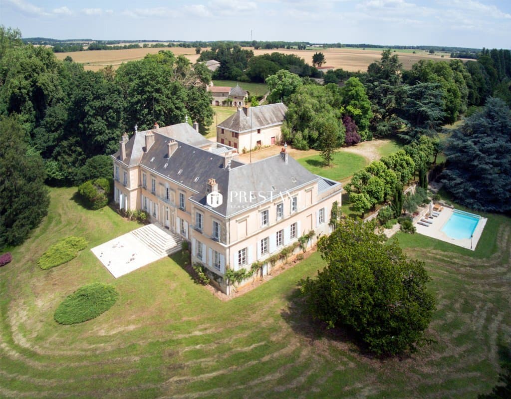 Stunning 19th Century Château With Extensive Grounds And Outbuildings 3