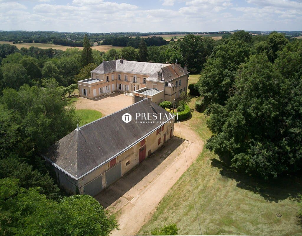 Stunning 19th Century Château With Extensive Grounds And Outbuildings 4