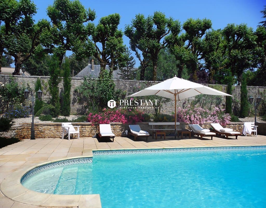 Stunning 19th Century Château With Extensive Grounds And Outbuildings 5
