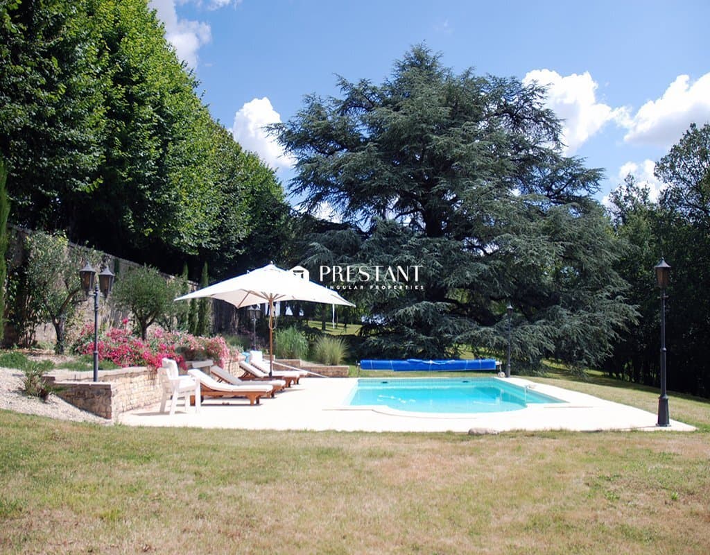 Stunning 19th Century Château With Extensive Grounds And Outbuildings 5