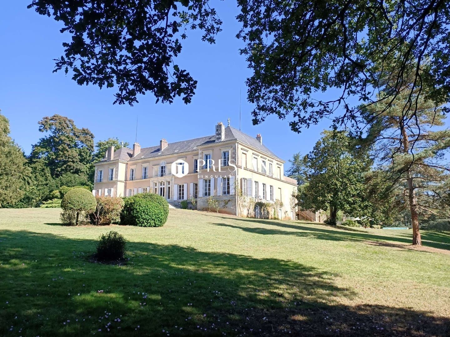 Stunning 19th Century Château With Extensive Grounds And Outbuildings 2
