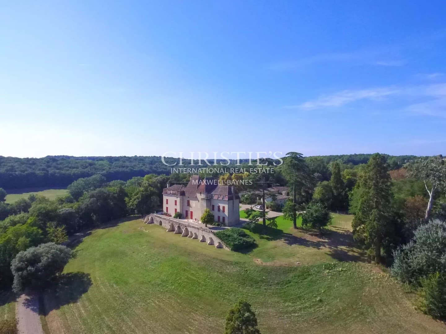 Magnificent Château With Panoramic Views And Extensive Grounds 4