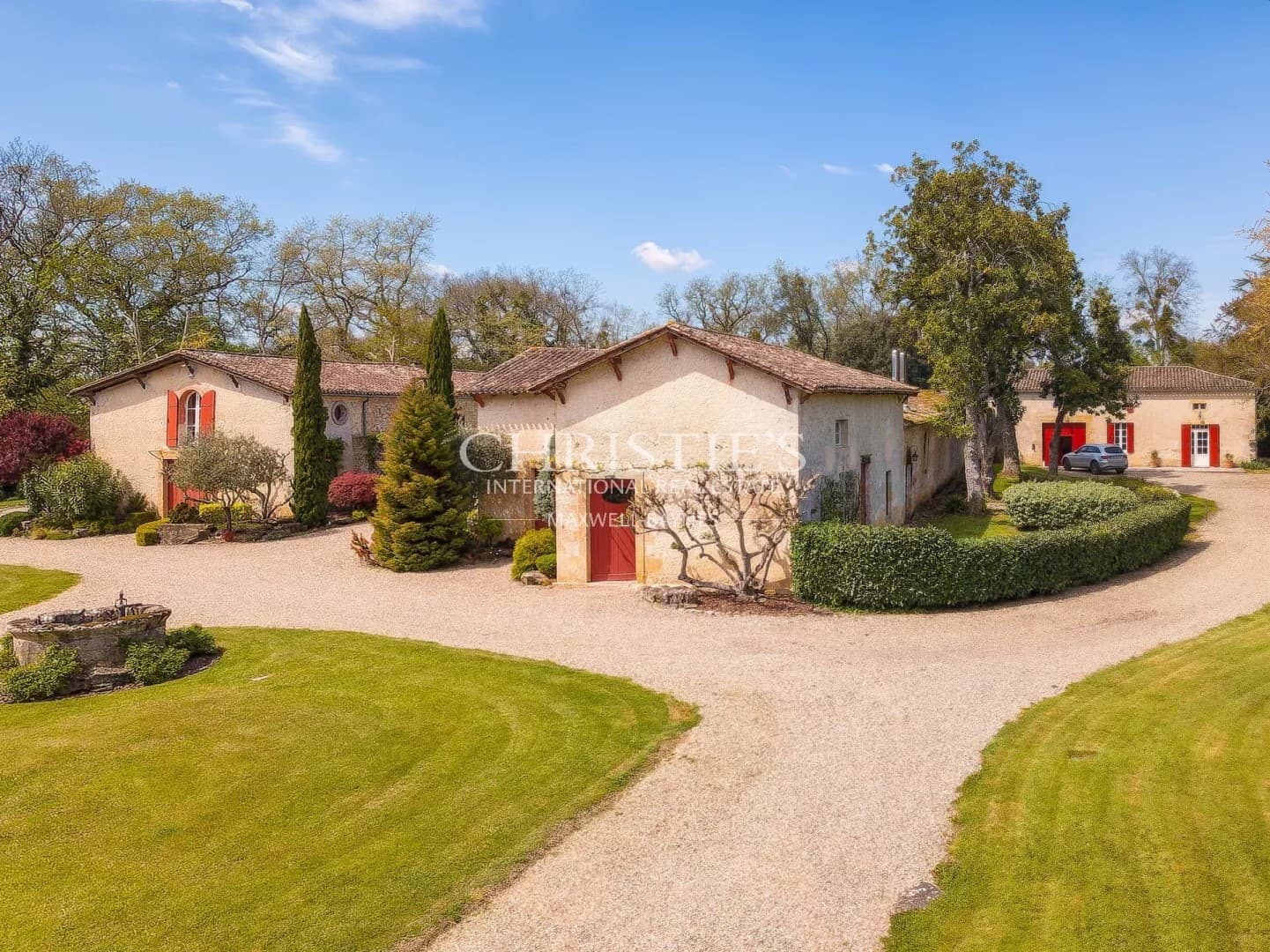 Magnificent Château With Panoramic Views And Extensive Grounds 5