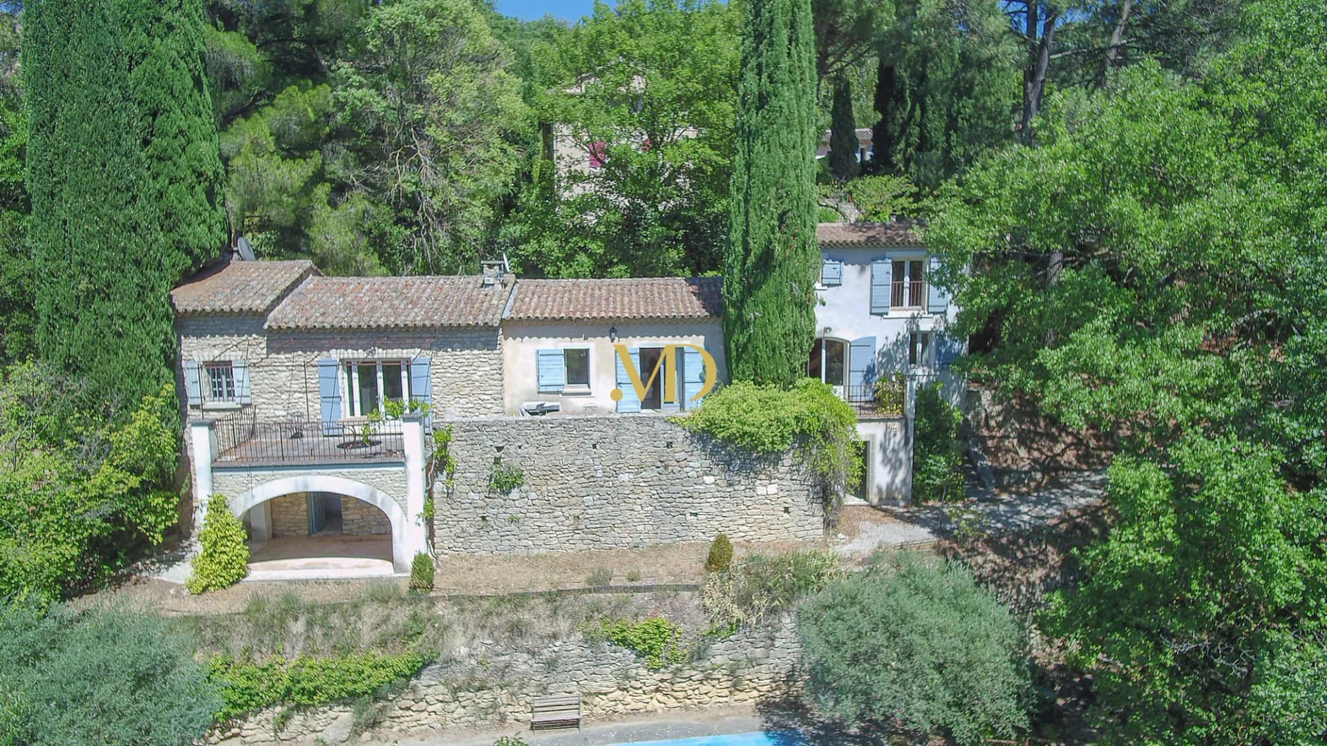 Charming Property With Swimming Pool And Renovation Potential 4