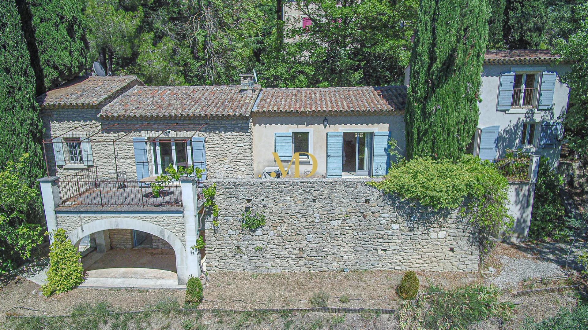 Charming Property With Swimming Pool And Renovation Potential 5