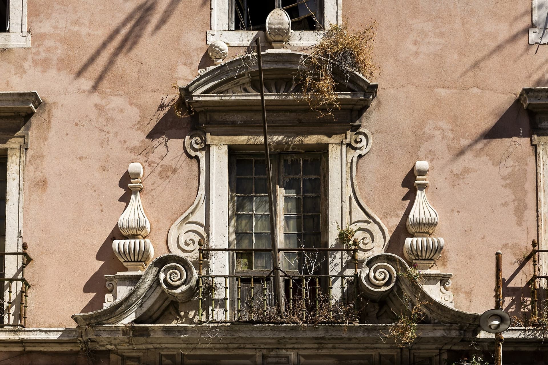 Historic 16th Century Palace in Lisbon's São Vicente District 5