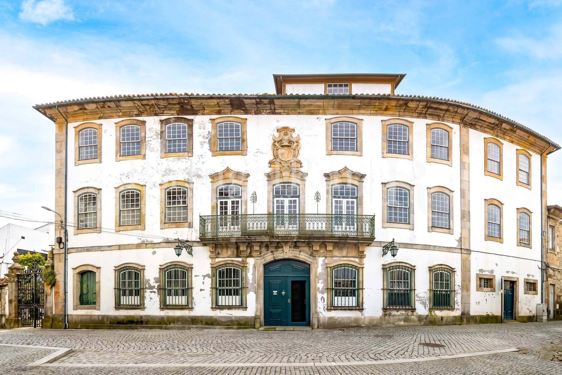 Historic Manor House With 15 Bedrooms And Expansive Gardens — Manor House for sale in Portugal