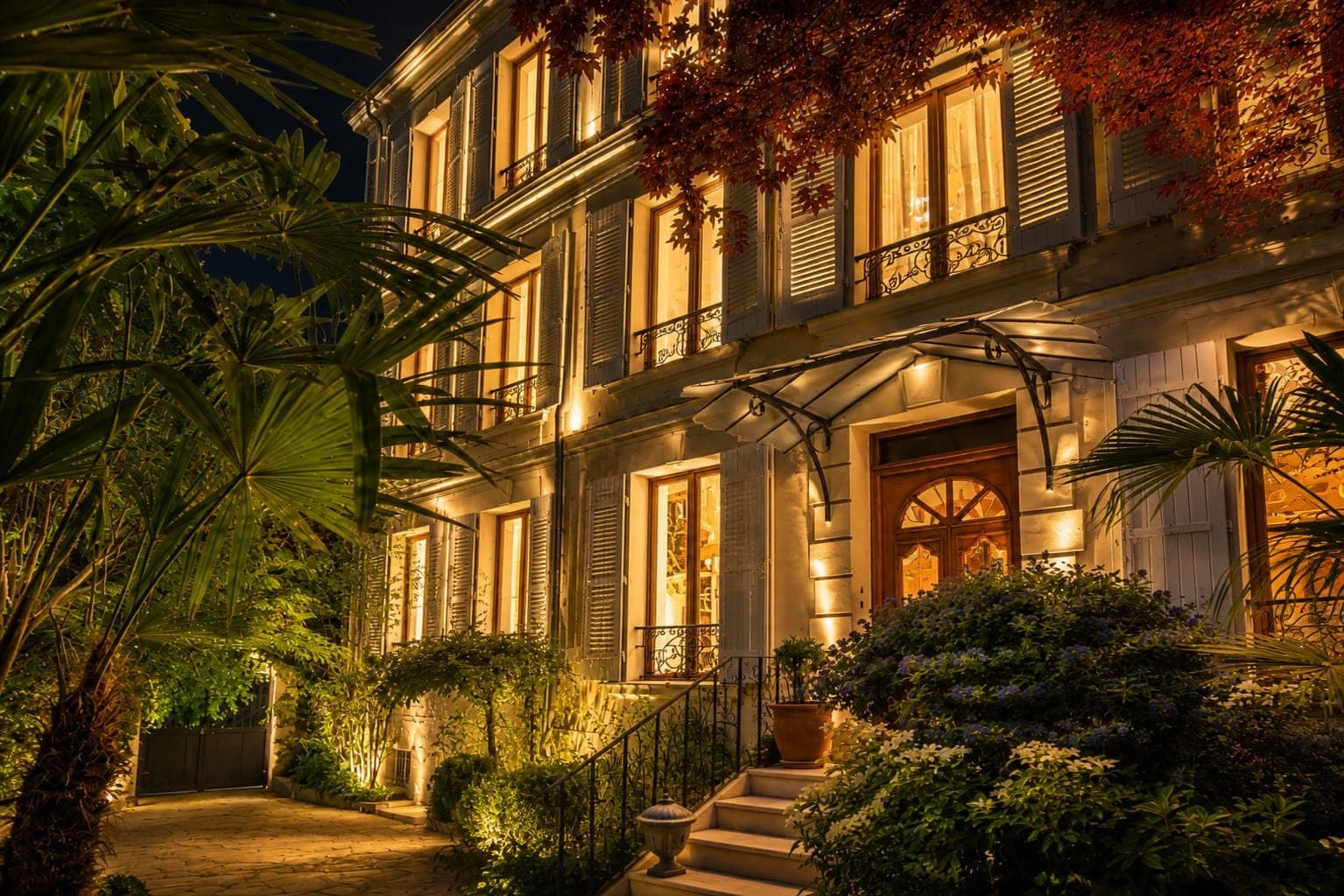 Exceptional Townhouse With Private Parking Near Paris 2