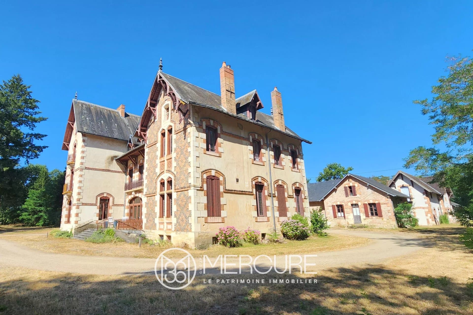 Magnificent 1880 Château With Gîtes And Event Space In 13 Hectares 4