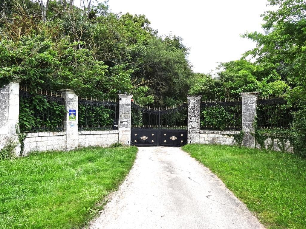 Château with 11 Bedrooms and Heated Swimming Pool in a 4.6 Hectare Park 4