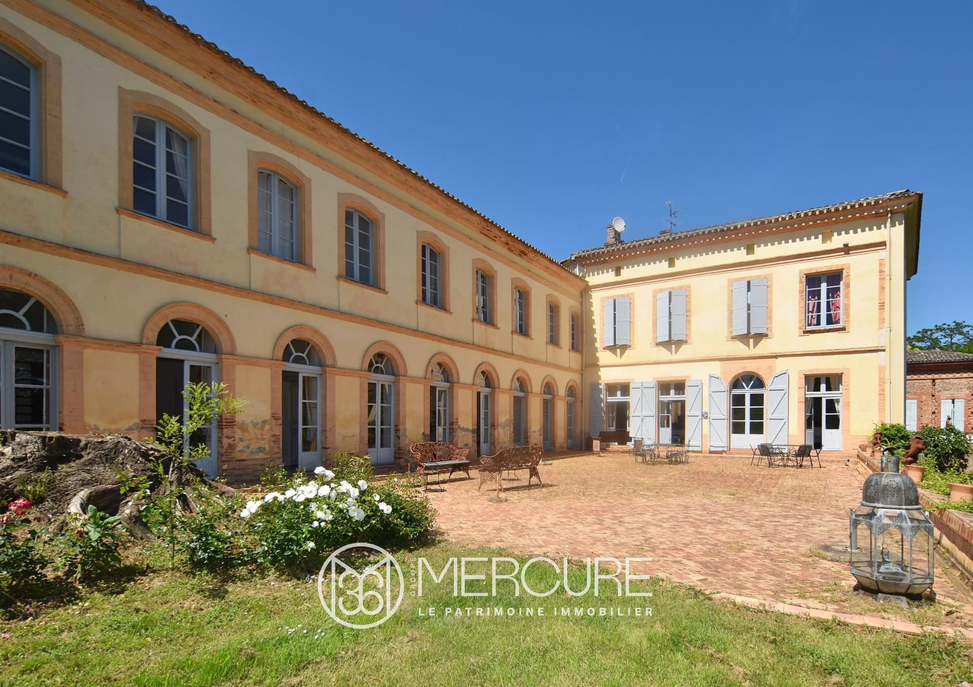 Stunning Late 18th Century Château With Pool And Expansive Park 2
