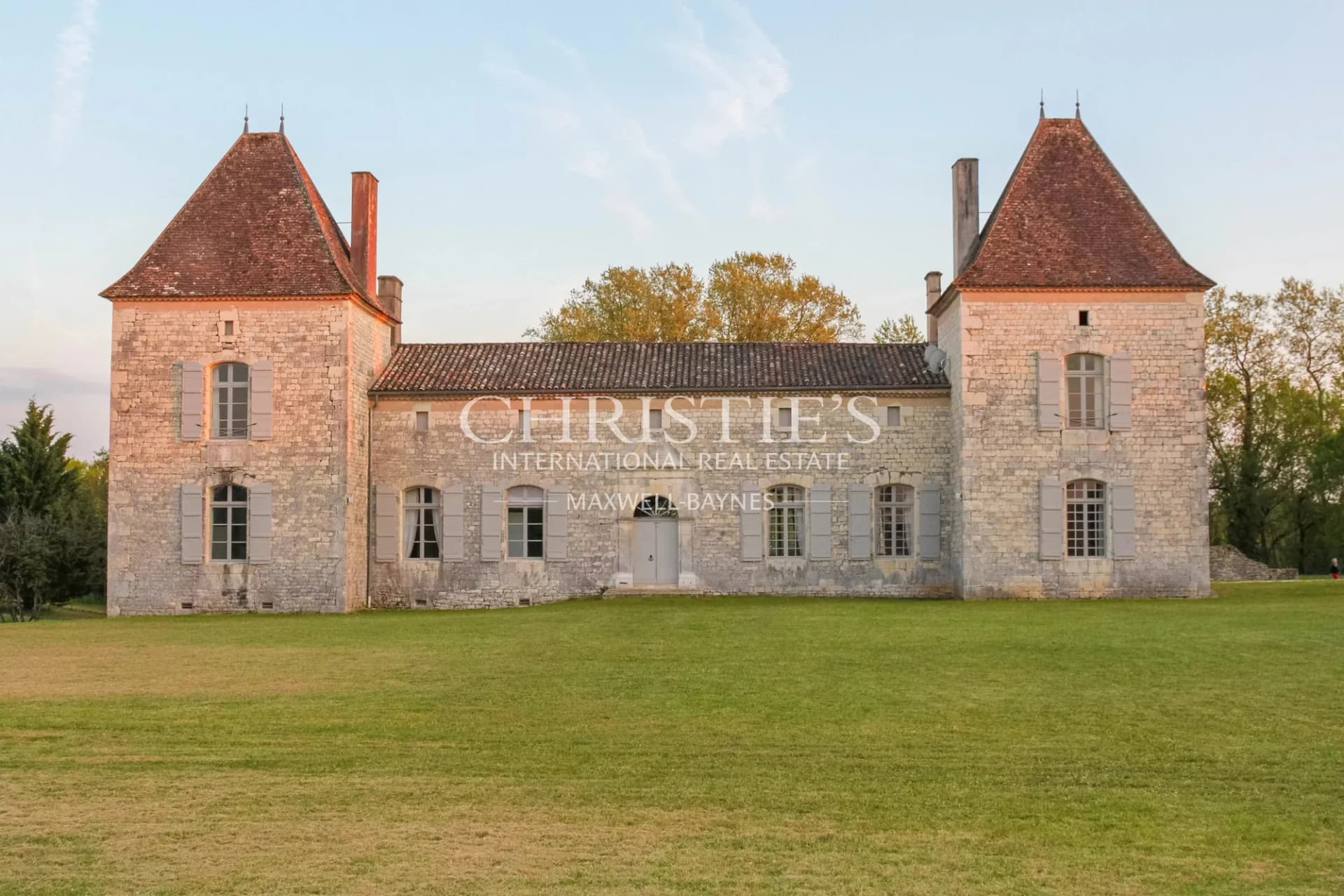 Elegant 17th Century Château with Heated Pool and Panoramic Views