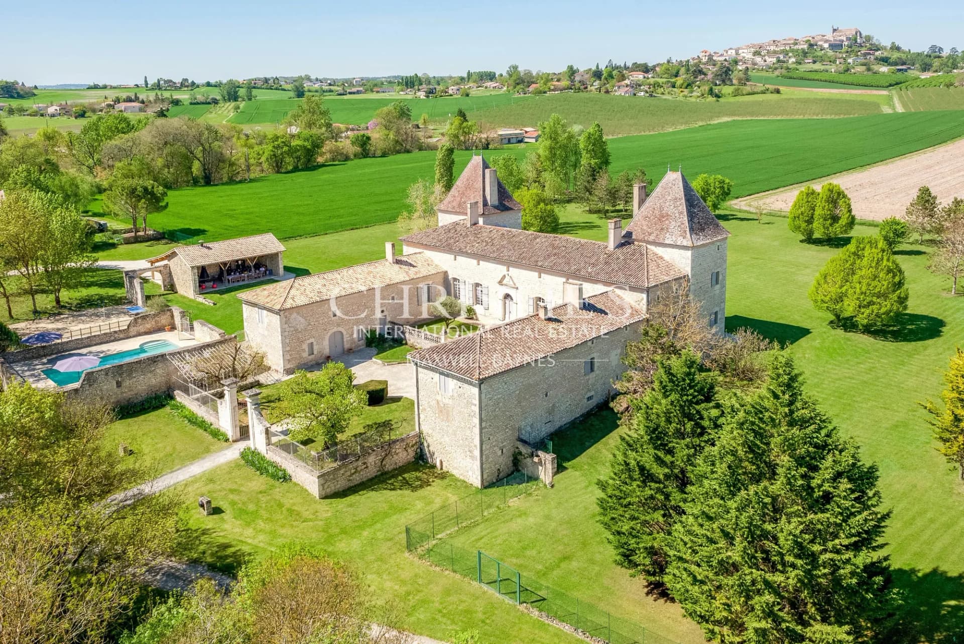 Elegant 17th Century Château with Heated Pool and Panoramic Views 4