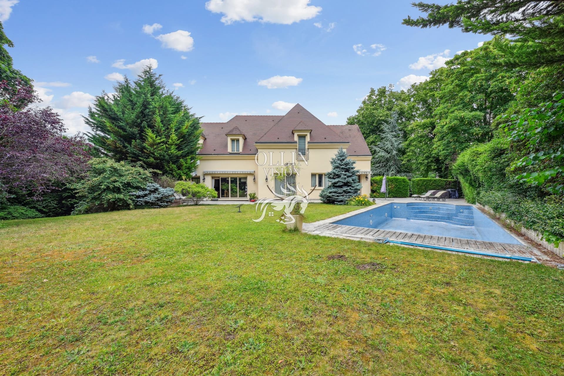 Exceptional Residence with Pool and Tennis Court Near Paris 2