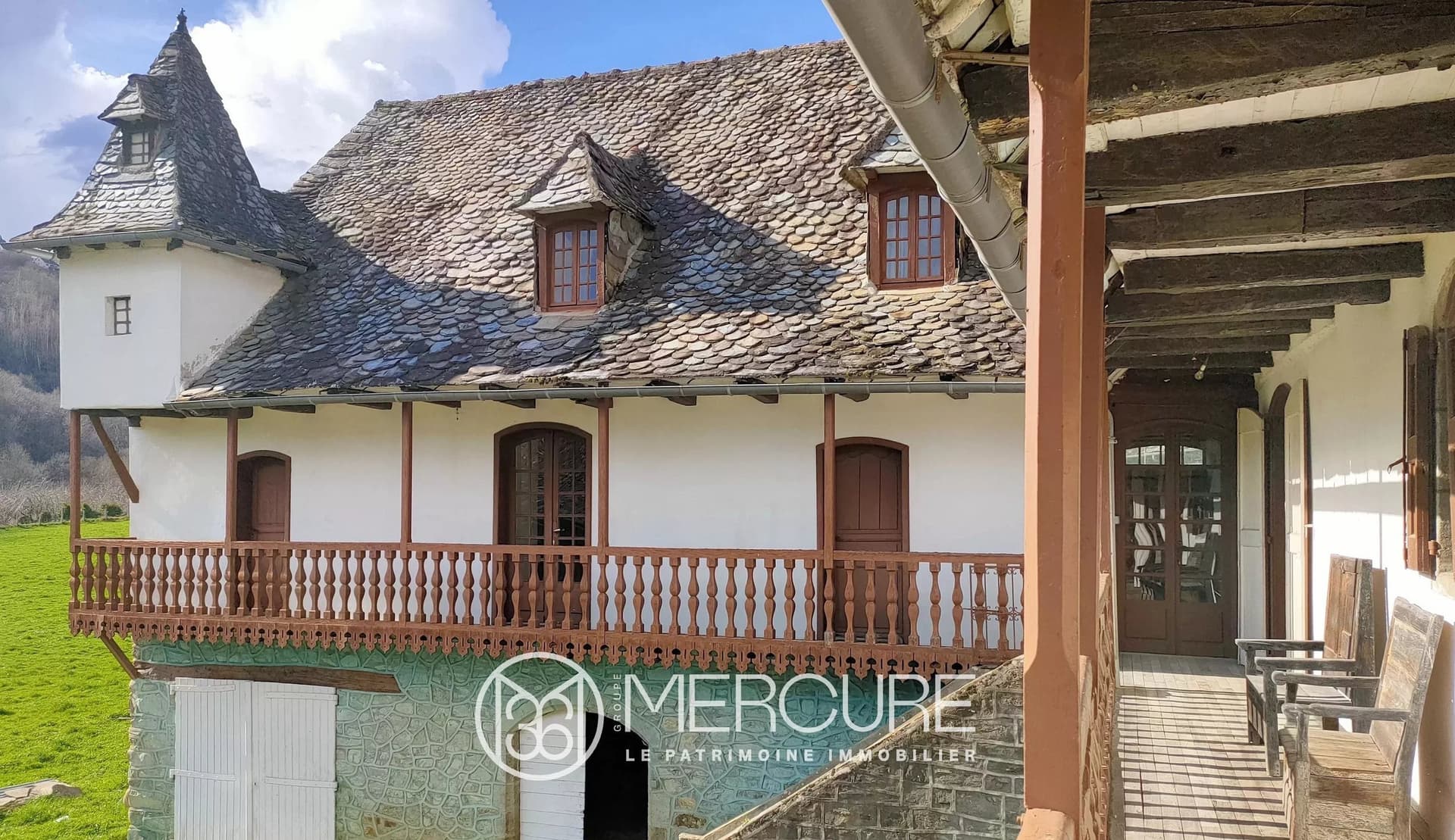 Château With Natural Swimming Pool And Barn In A Peaceful Setting 5