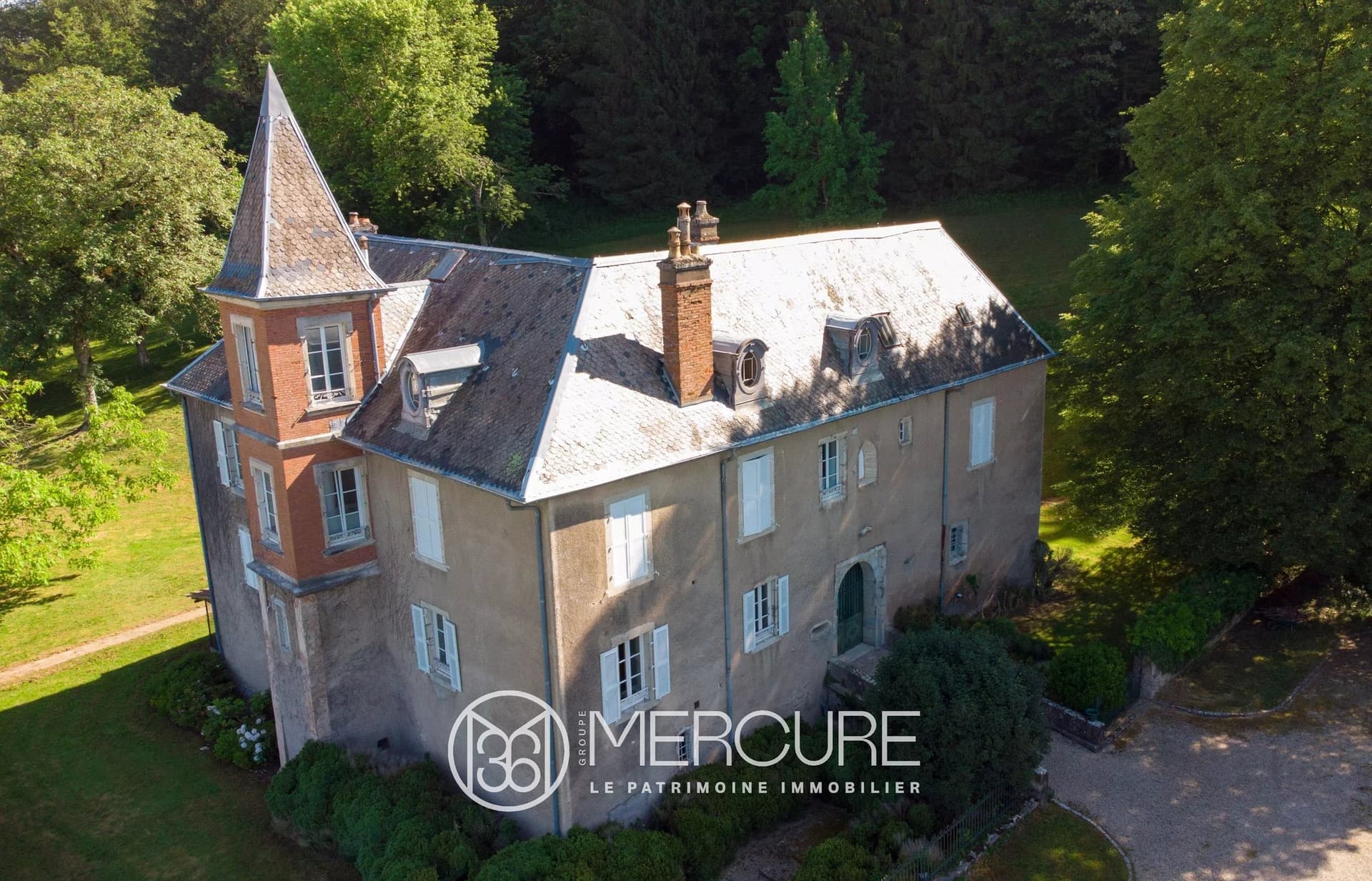 15th Century Castle With 5 Bedrooms And 1.8 Hectares Of Parkland 2