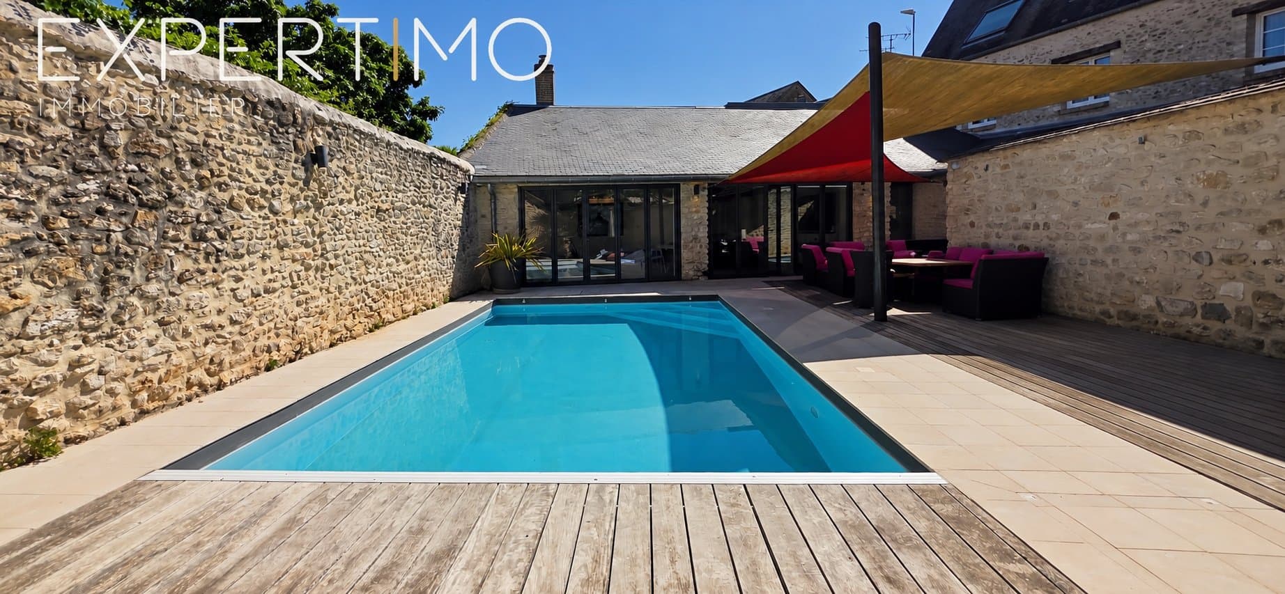 Elegant House with Nine Bedrooms and Indoor Pool Near Paris 3
