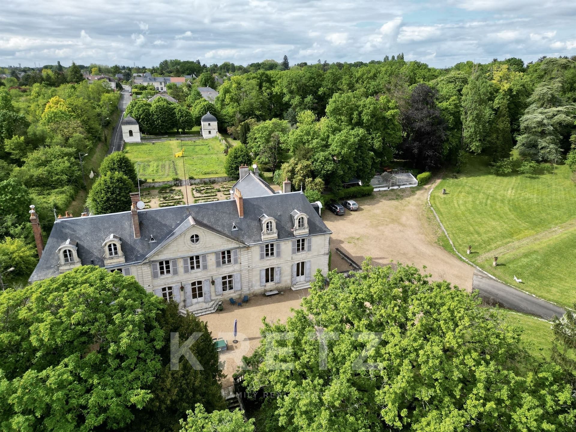 Historic 18th Century Château With Extensive Grounds Near Tours 2