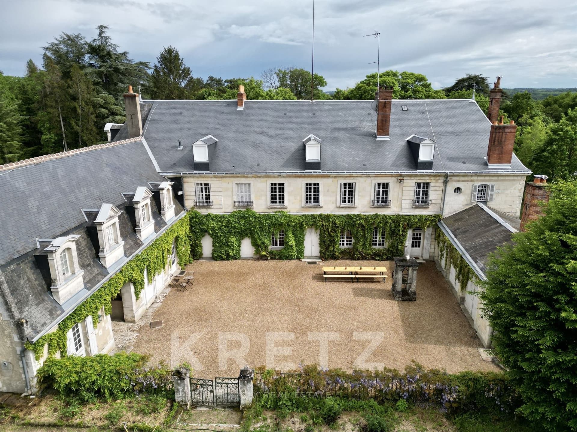 Historic 18th Century Château With Extensive Grounds Near Tours 5