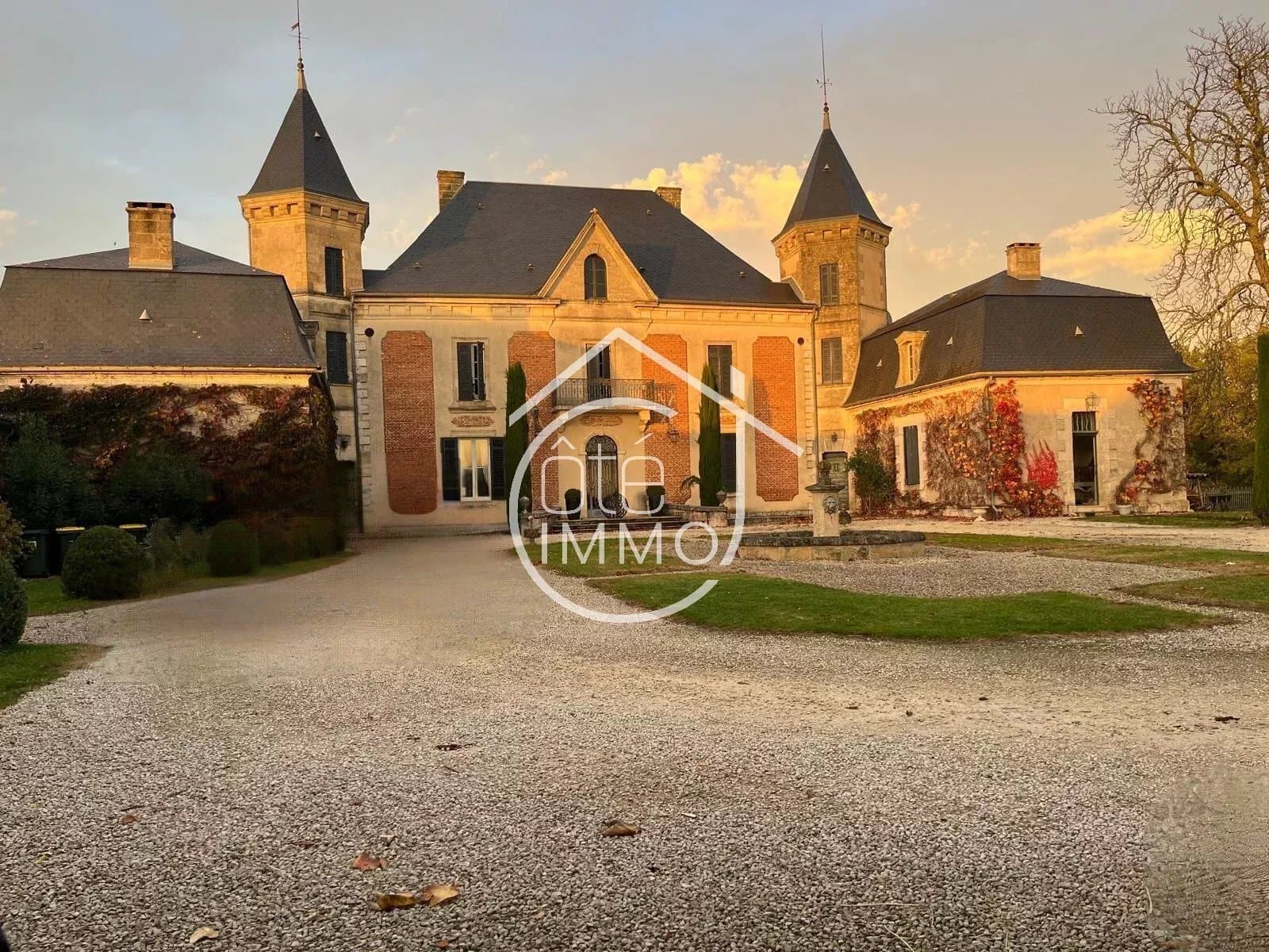 Exceptional Château Surrounded By Vineyards With Unobstructed Countryside Views — Château for sale in France