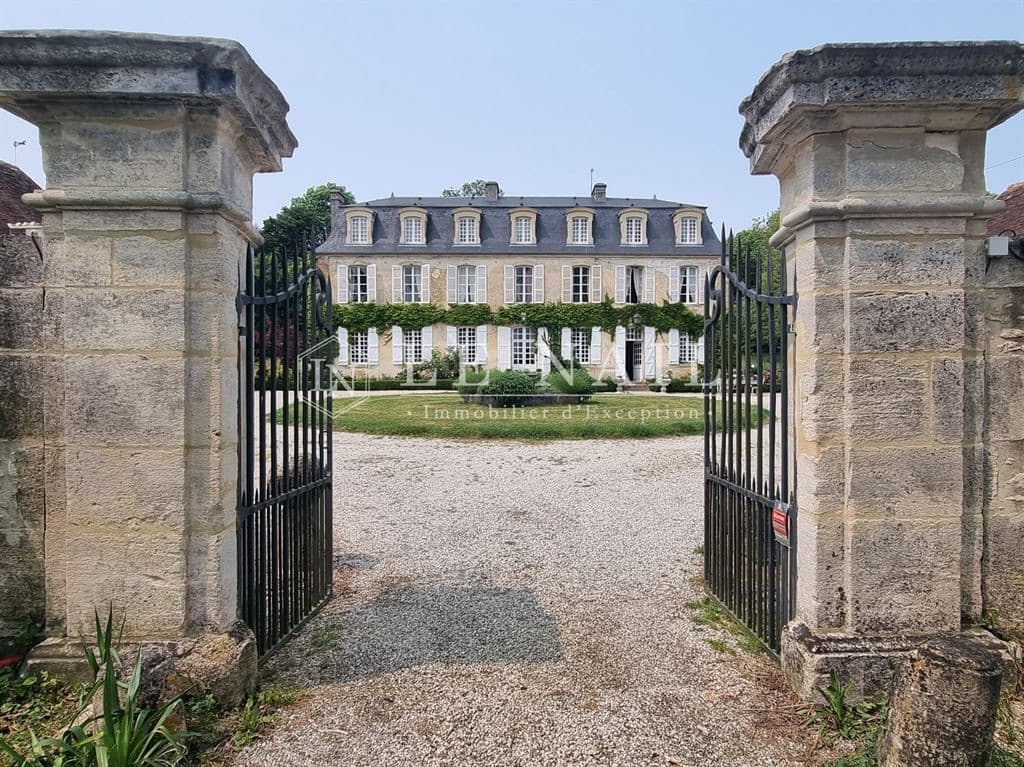 Elegant 18th Century Château with Extensive Grounds and Outbuildings 3