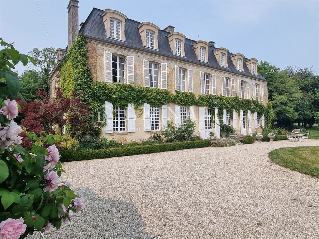 Elegant 18th Century Château with Extensive Grounds and Outbuildings 4