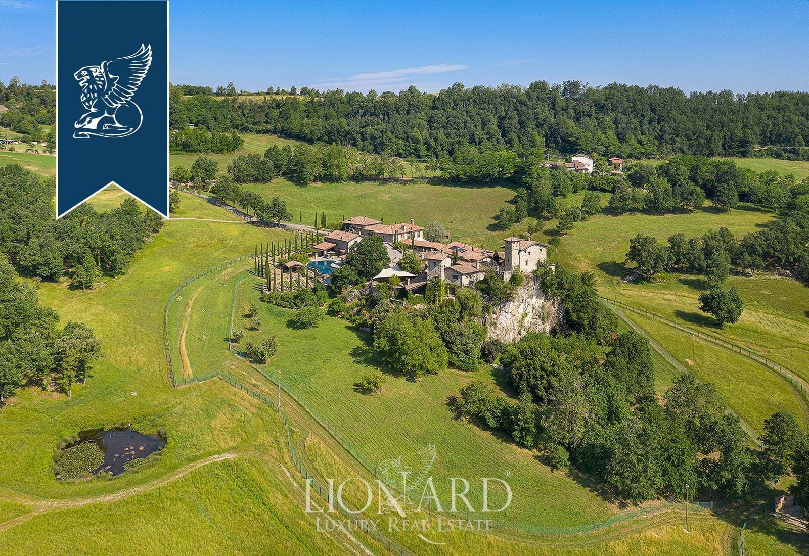 Stunning Hamlet With 2500 Sqm And 30 Hectares Of Grounds 4