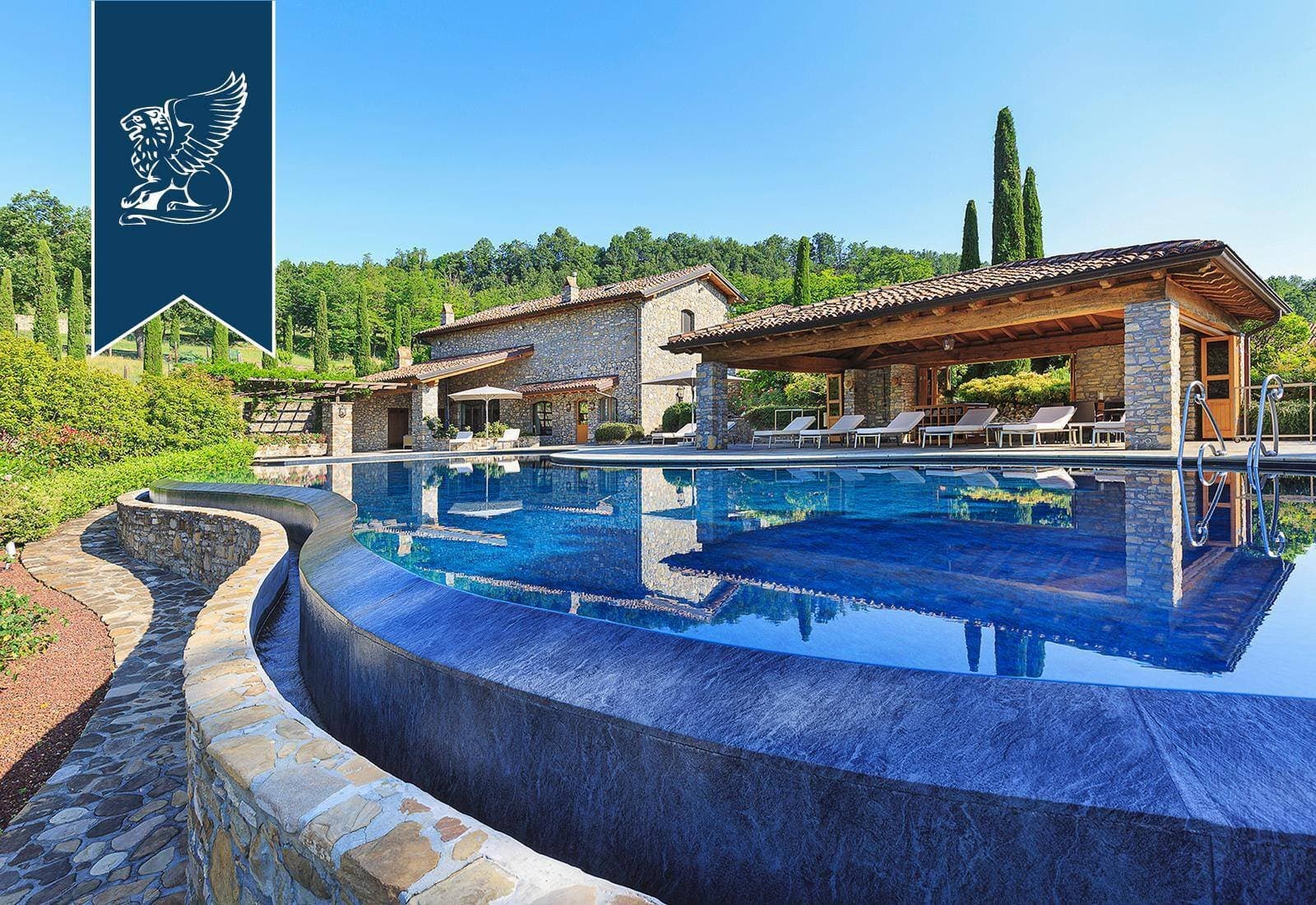 Stunning Hamlet With 2500 Sqm And 30 Hectares Of Grounds 5