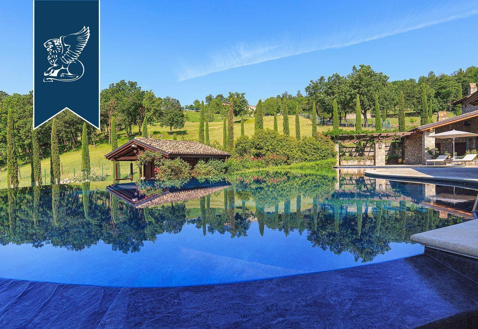 Stunning Hamlet With 2500 Sqm And 30 Hectares Of Grounds 5