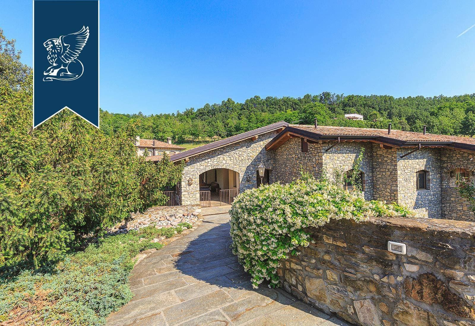Stunning Hamlet With 2500 Sqm And 30 Hectares Of Grounds 3
