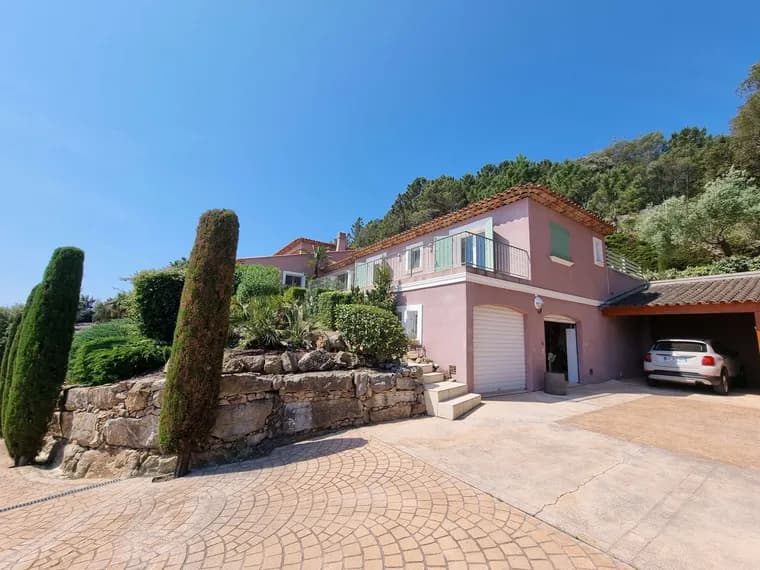Stunning Villa With Sea View And Landscaped Garden