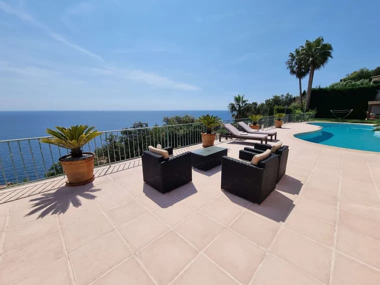Stunning Villa With Sea View And Landscaped Garden 3