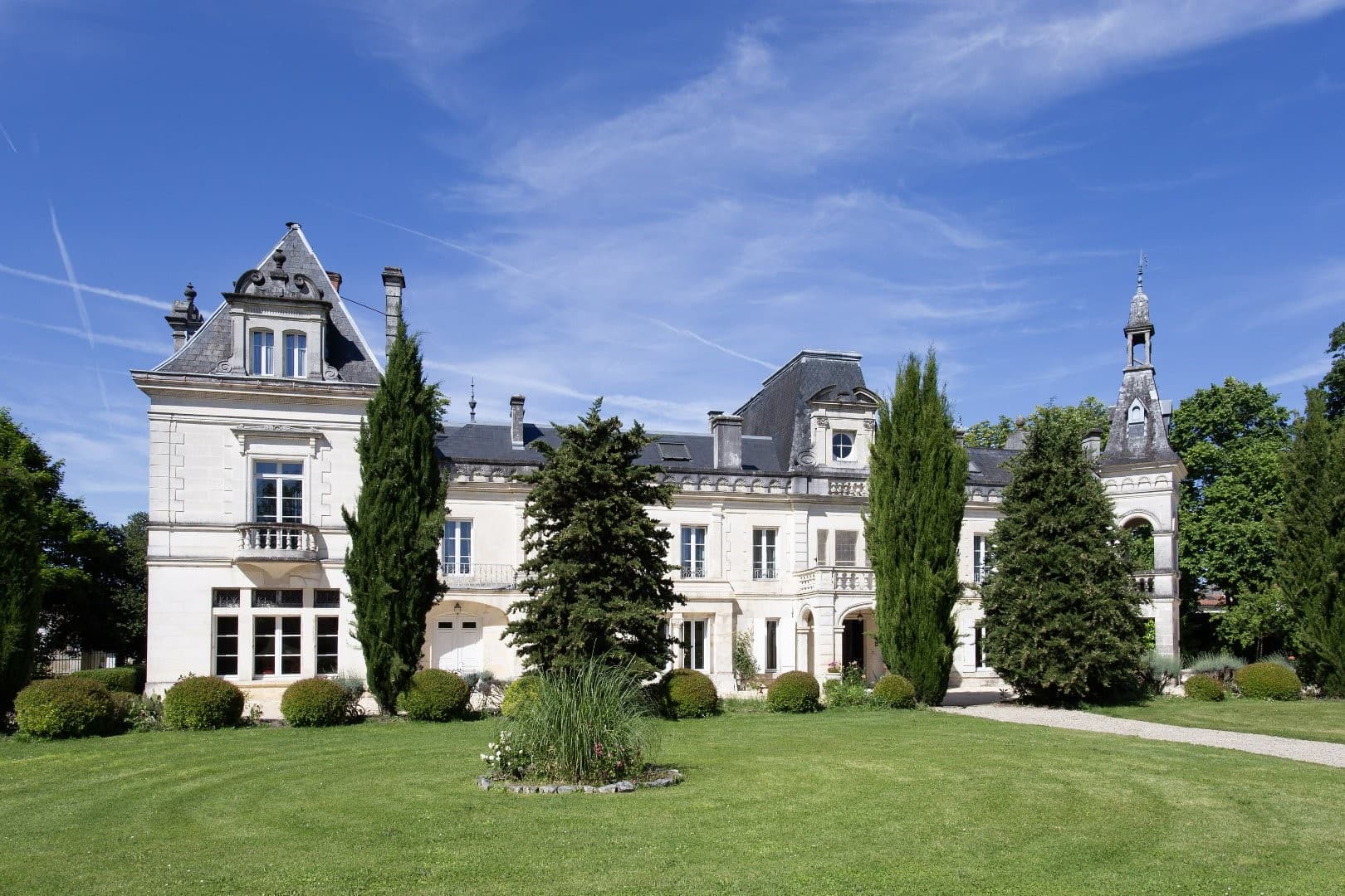 19th Century Château With 16 Bedrooms And Extensive Parkland — Château for sale in Nouvelle-Aquitaine, France