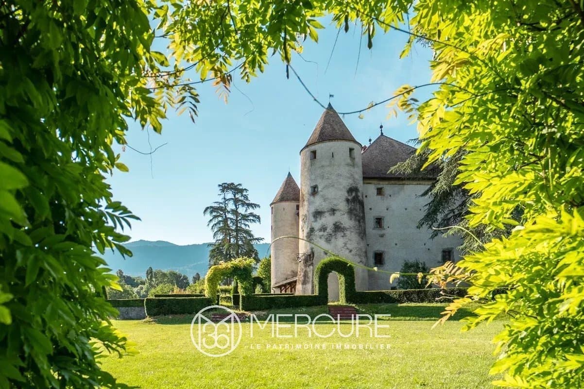 Exceptional 15th Century Château With Renovation Potential 5