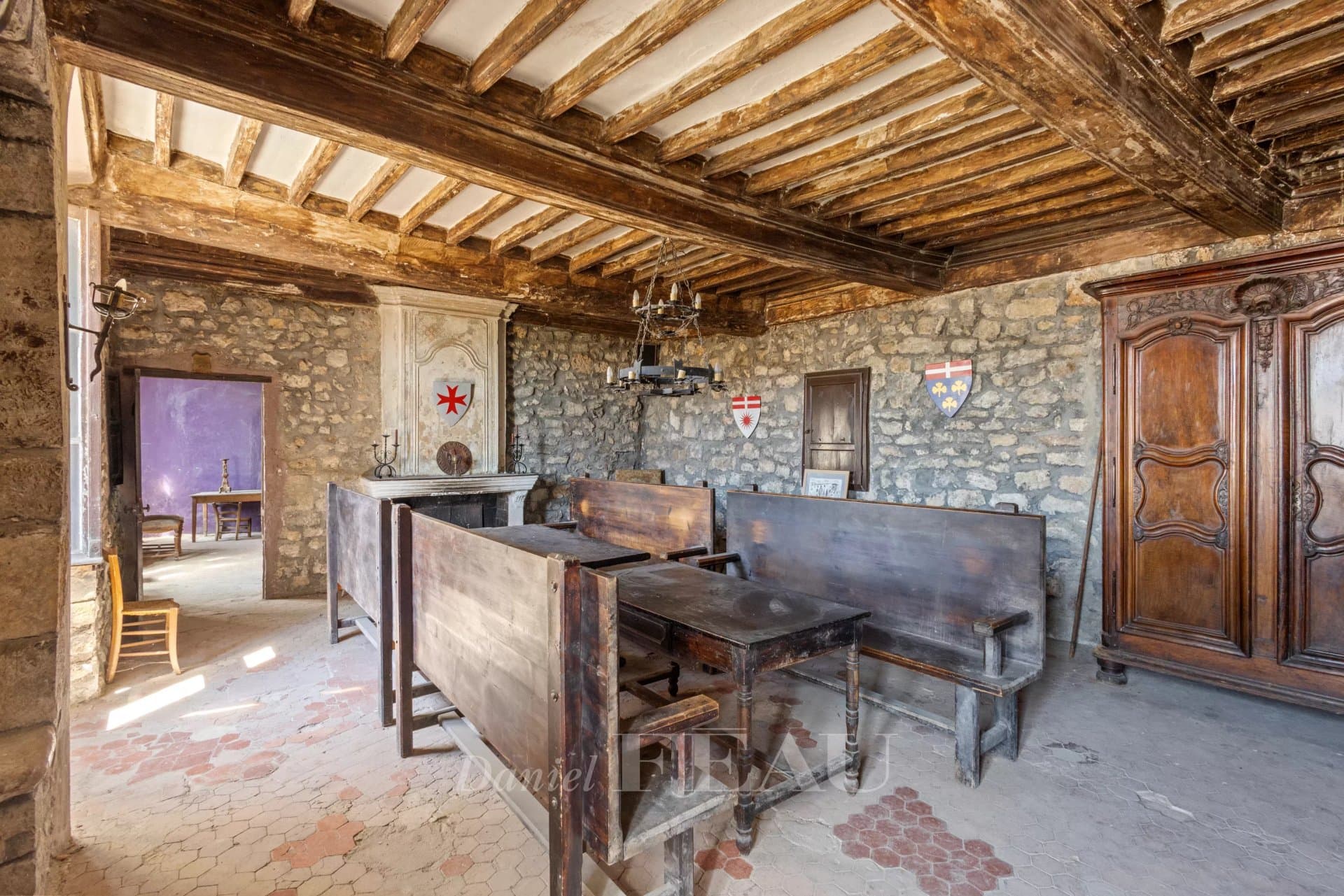 Historic Château With Spiral Staircase And Vaulted Cellars 5