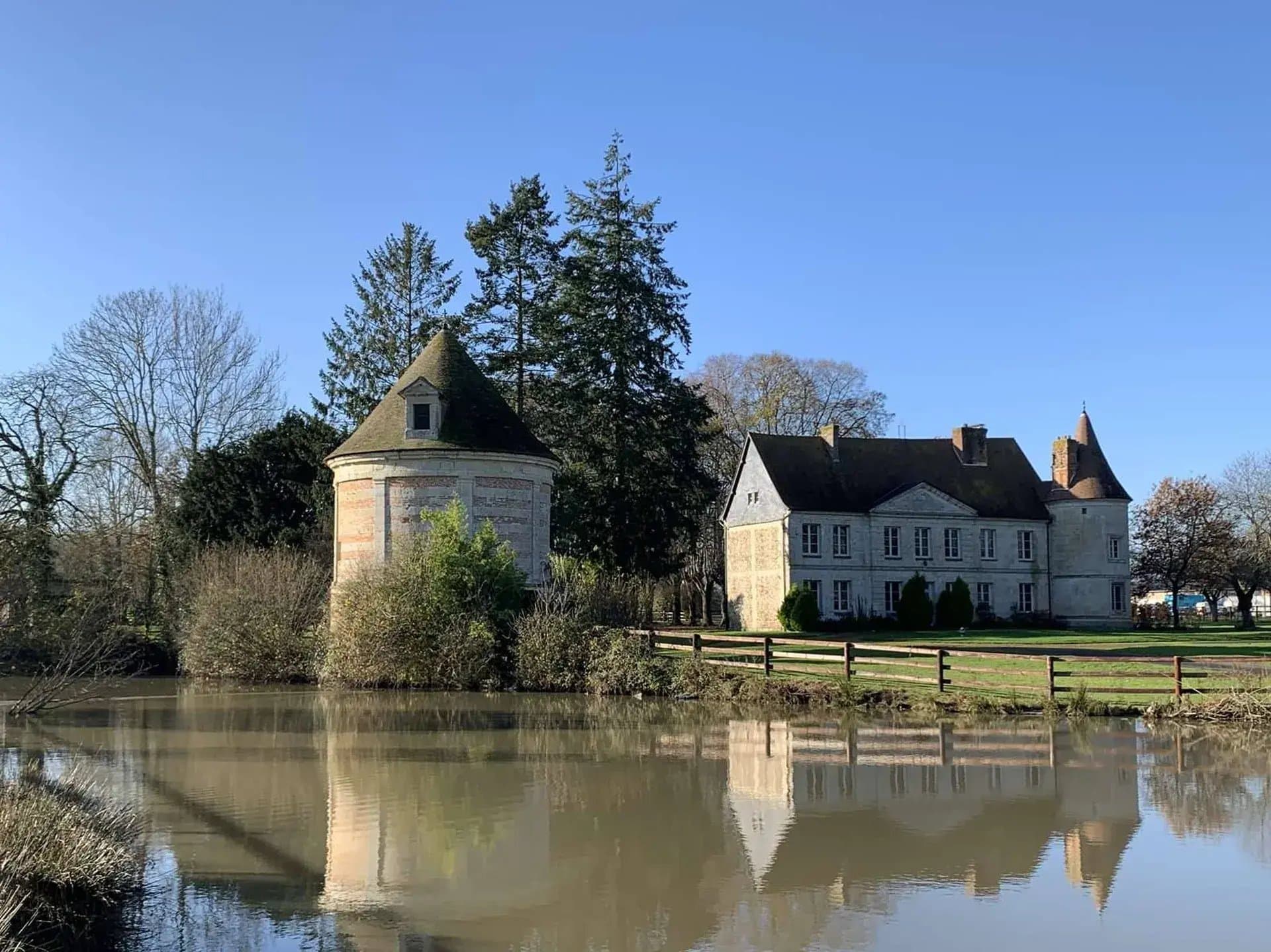 Exceptional 15th And 18th Century Castle In A Wooded Park 2