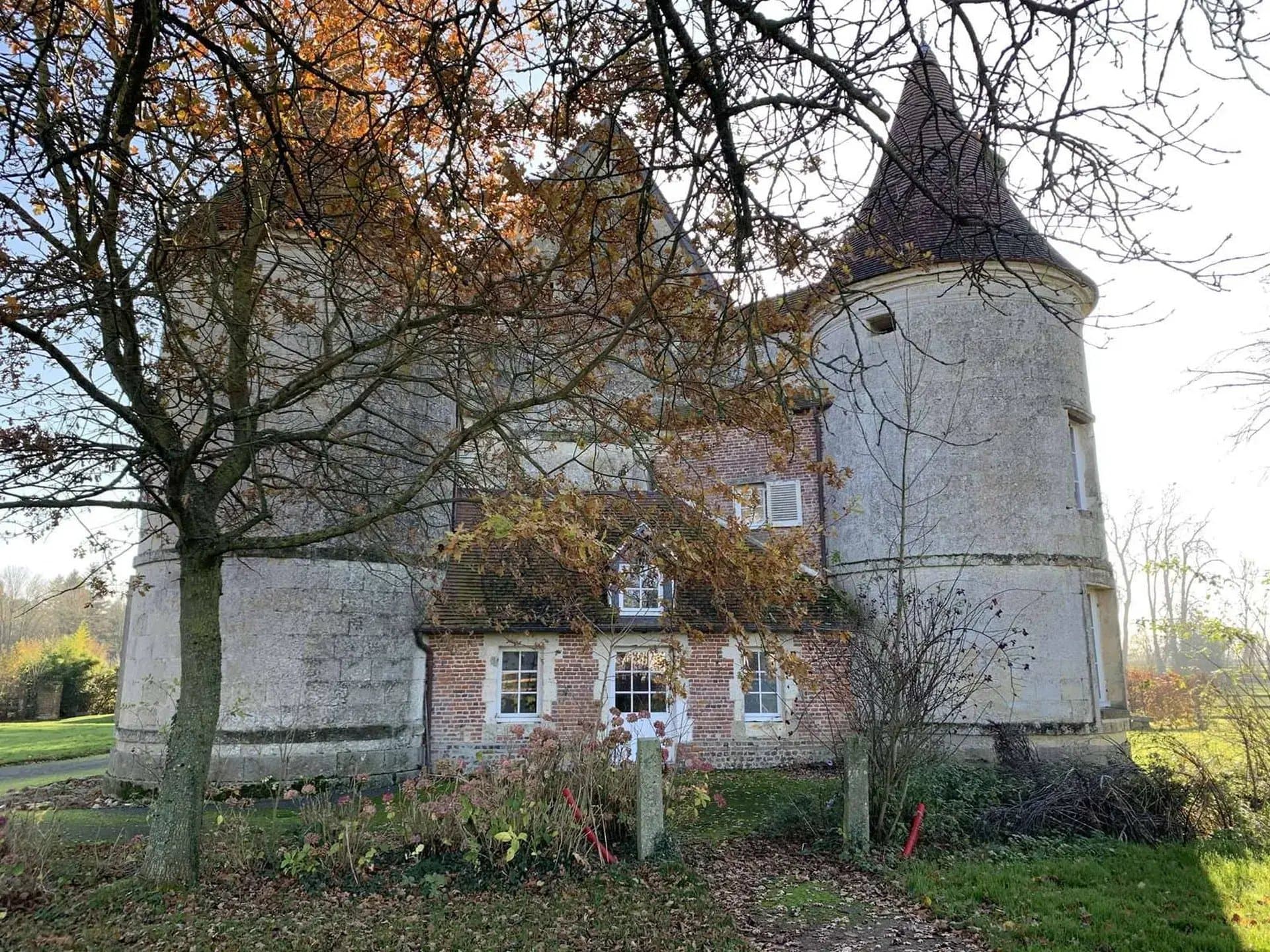 Exceptional 15th And 18th Century Castle In A Wooded Park 3