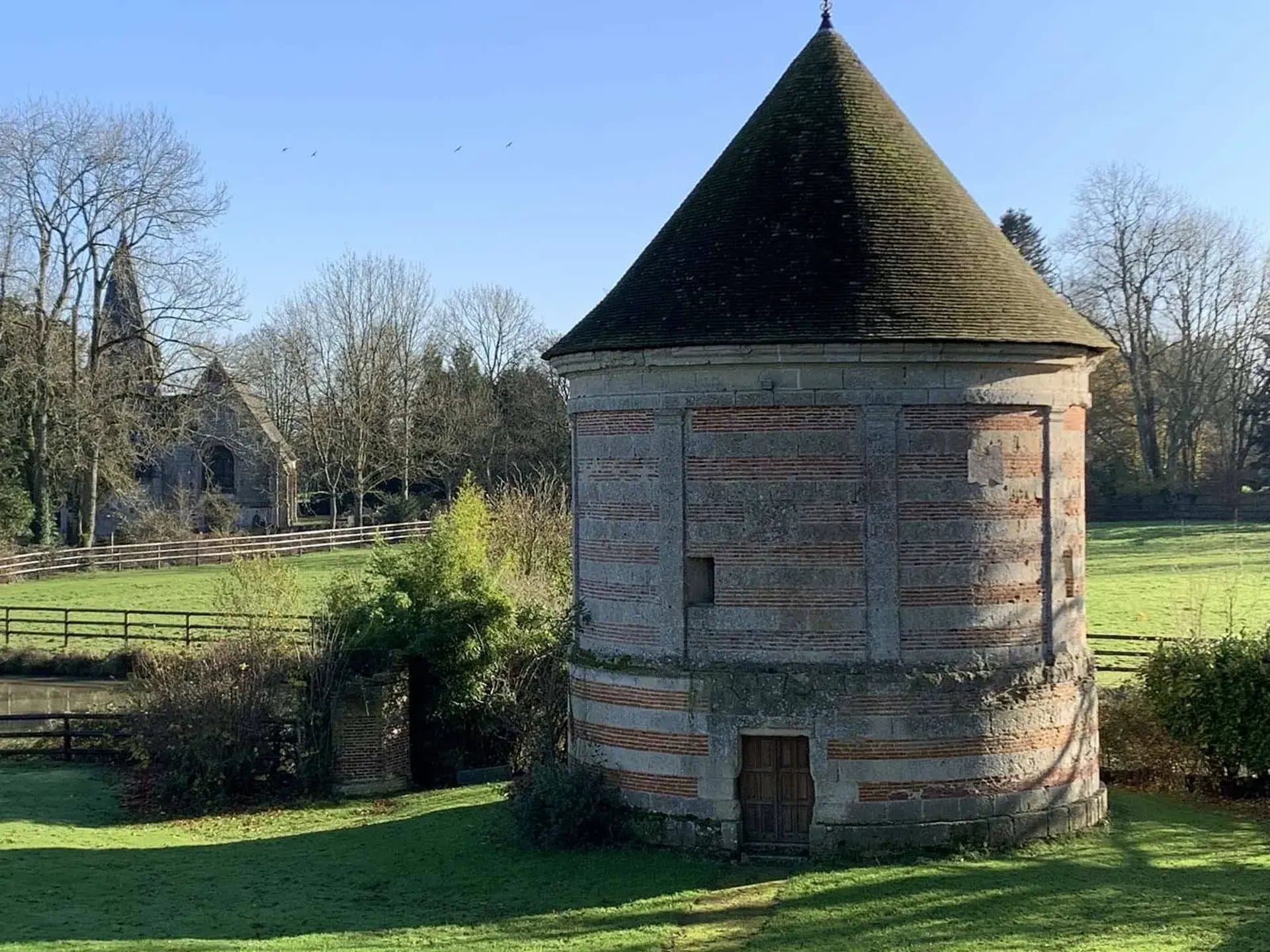 Exceptional 15th And 18th Century Castle In A Wooded Park 5