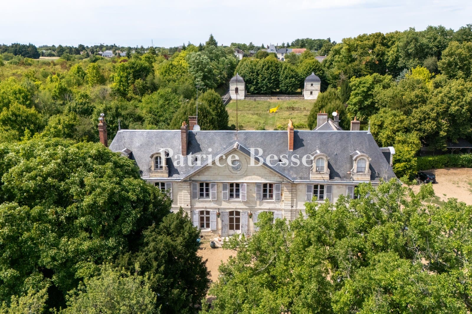 Historic Château with Swimming Pool and Tennis Court in Tours
