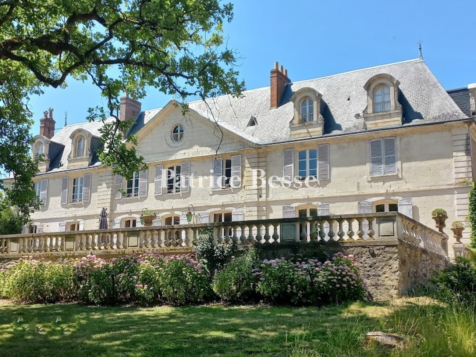 Historic Château with Swimming Pool and Tennis Court in Tours 3