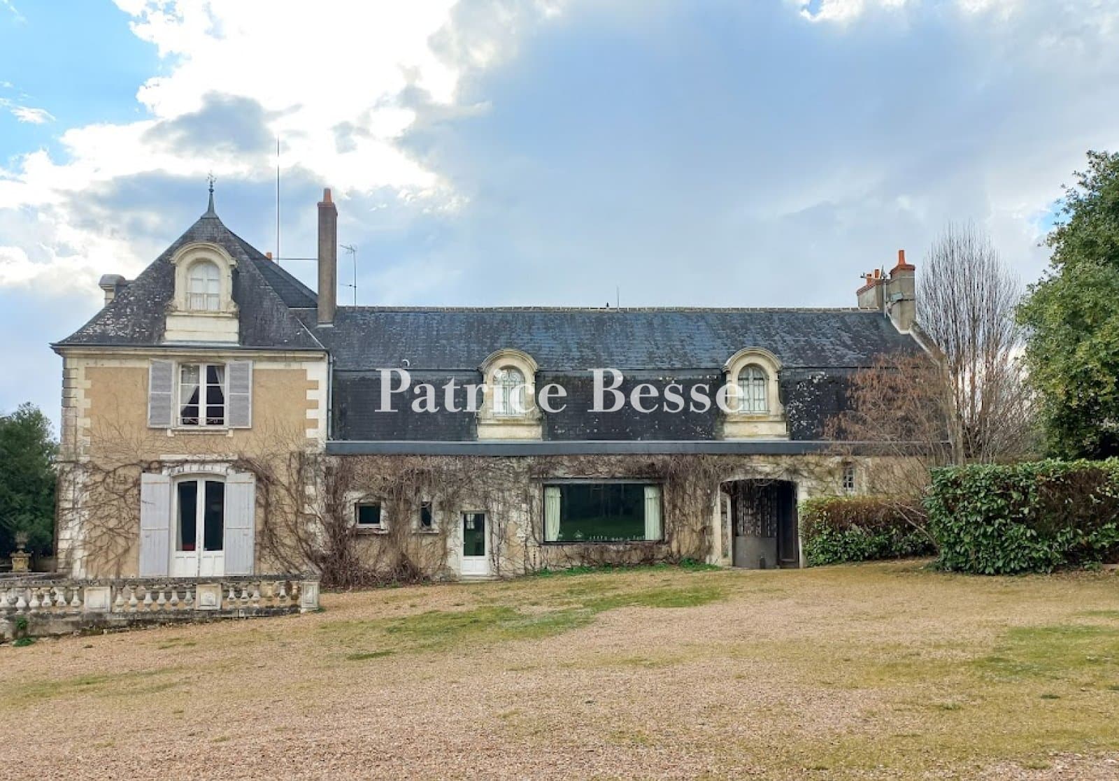 Historic Château with Swimming Pool and Tennis Court in Tours 4