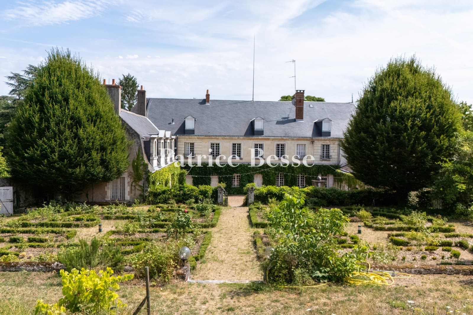 Historic Château with Swimming Pool and Tennis Court in Tours 5