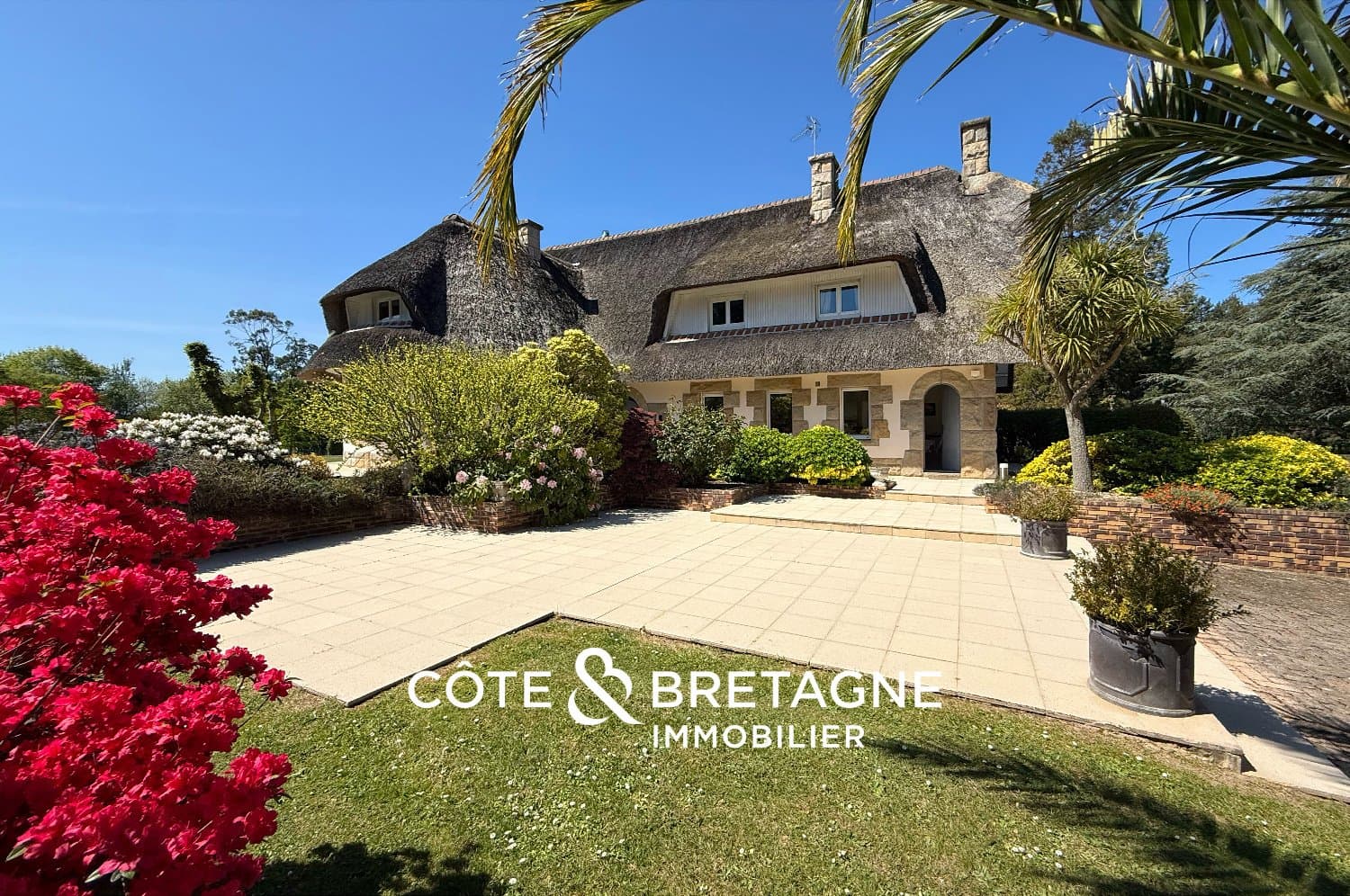 Prestigious Property with Indoor Pool, Tennis Court, and 6 Hectares of Park 4